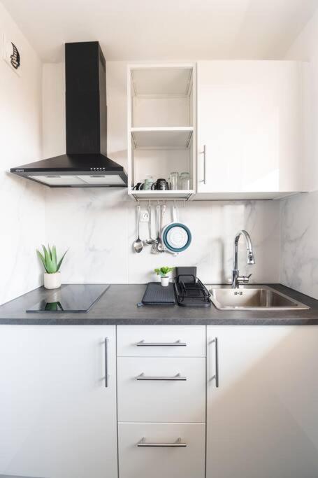 Апартаменти Le Citadin-T1-28M2-Pte Paris M7 Ле-Кремлен-Бісетр Екстер'єр фото